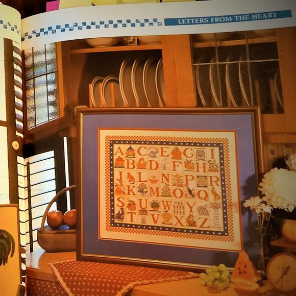 COUNTRY CROSS-STITCH DESIGNS -ELLEN STOUFFER 1990 - Picture 3 of 16